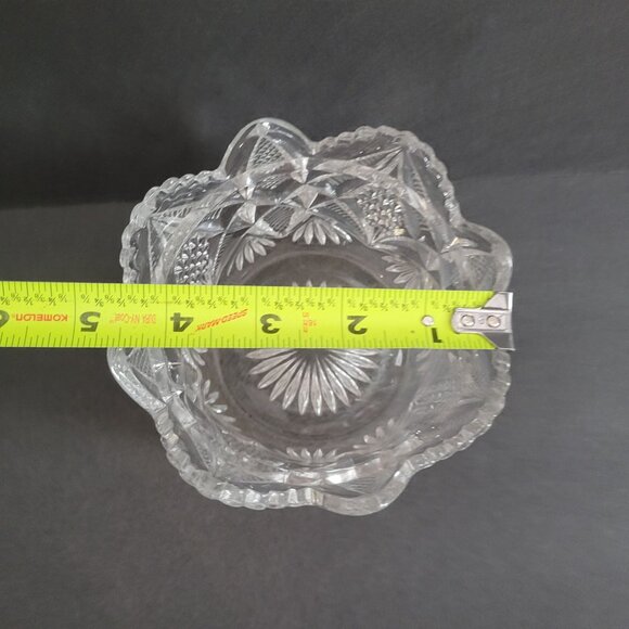 Vintage Clear Cut Glass Bowl With Scalloped Edge & Starburst Pattern - Picture 6 of 8
